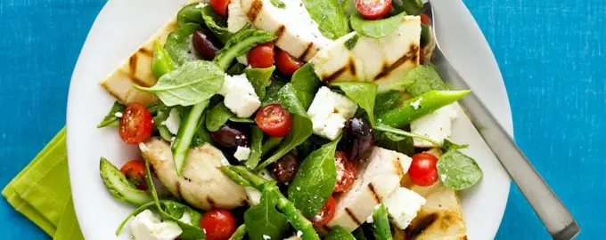 Arabic Salad with Chicken in a Pita