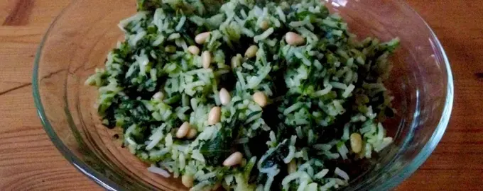 Салат со шпинатом и кедровыми орешками