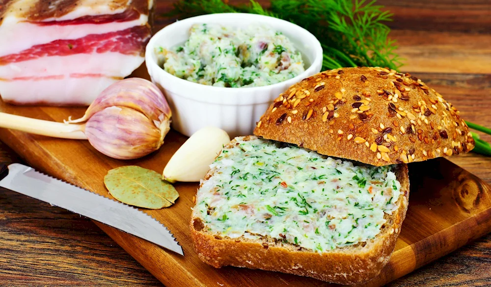 Сало бутербродное с чесноком и укропом