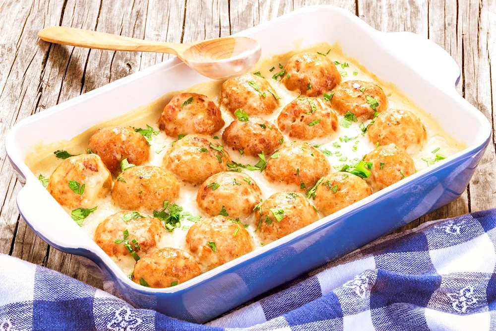 Куриные фрикадельки в сливочном соусе