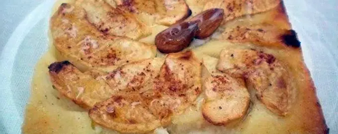 Диетическая творожная запеканка с яблоками в микроволновке