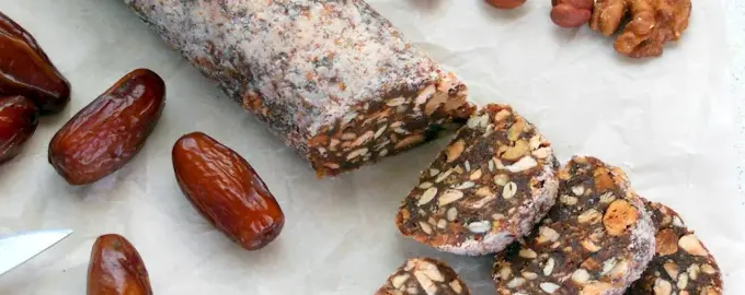 Финики и грецкий орех