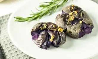 Фиолетовый картофель блюда