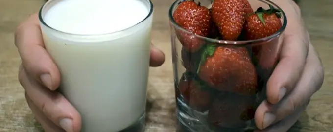 Кефир с клубникой